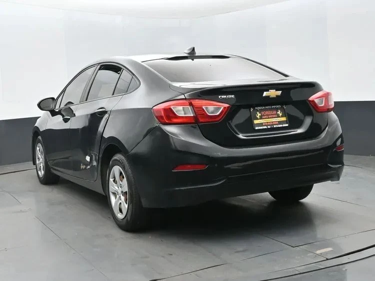 2018 Chevrolet Cruze - Image 9 of 12