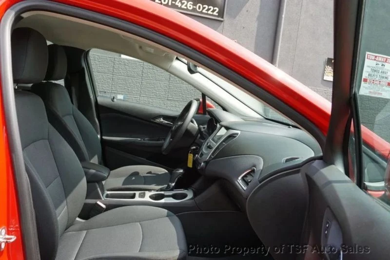2018 Chevrolet Cruze - Image 10 of 12