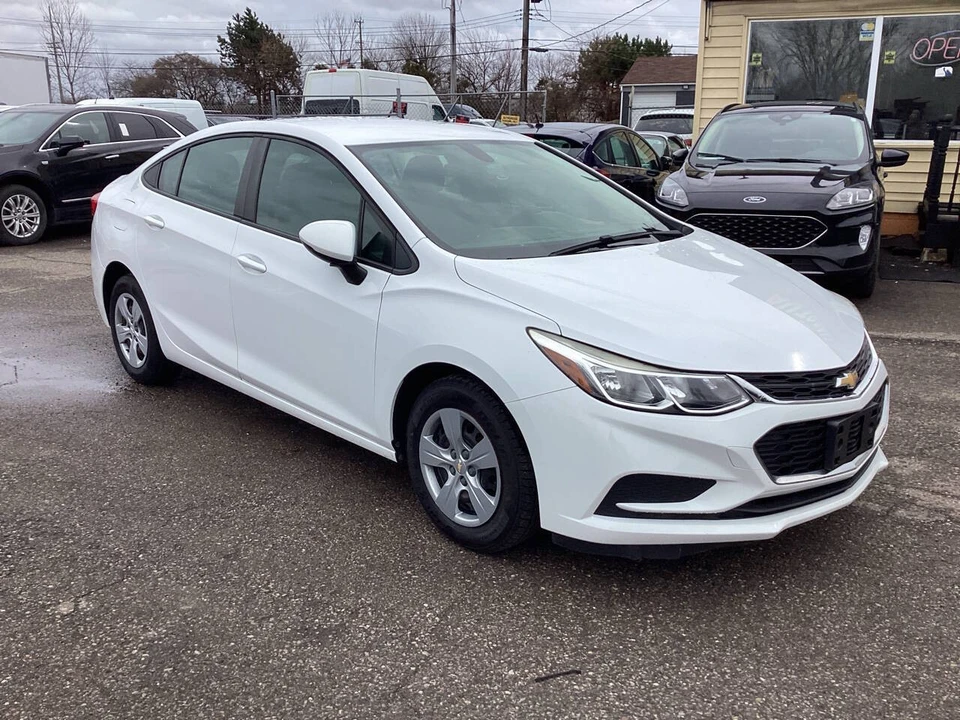2018 Chevrolet Cruze - Image 2 of 20