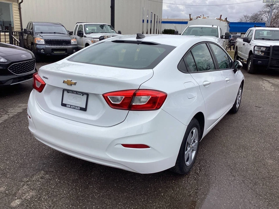 2018 Chevrolet Cruze - Image 9 of 20