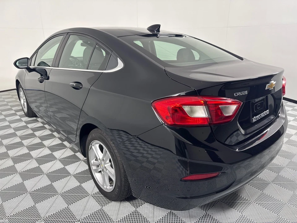 2018 Chevrolet Cruze - Image 8 of 12