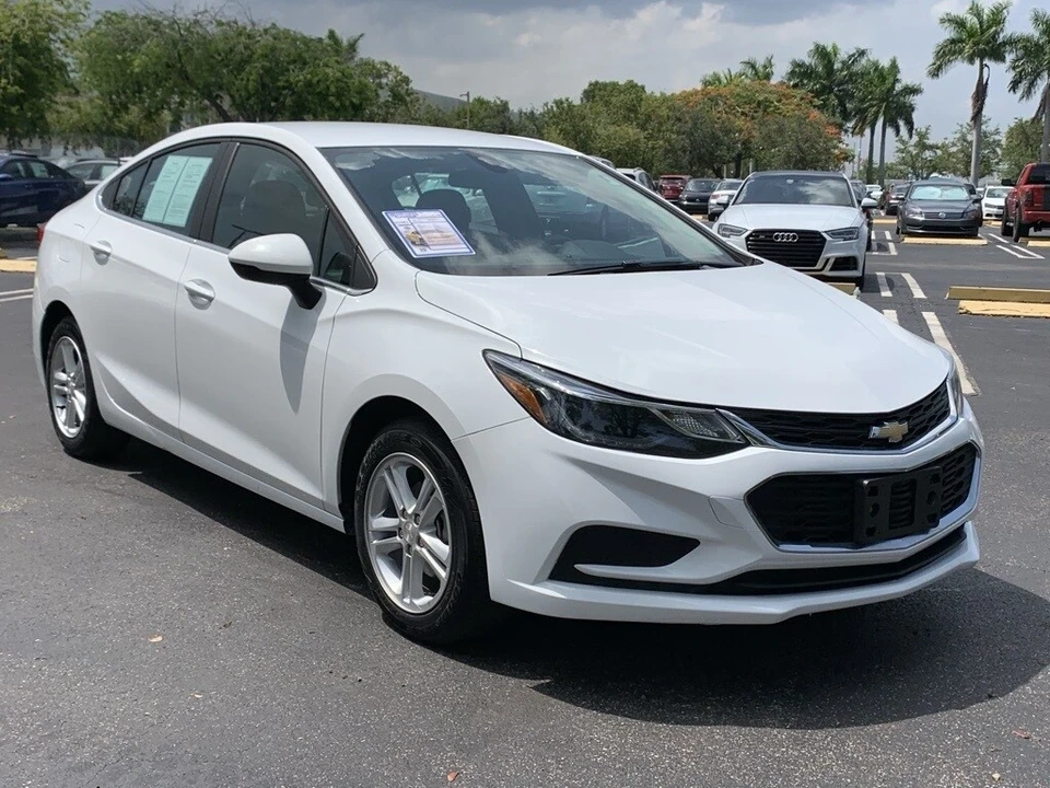 2018 Chevrolet Cruze - Image 2 of 12
