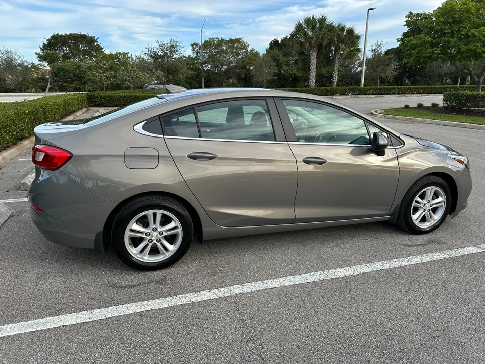 2018 Chevrolet Cruze - Image 9 of 21
