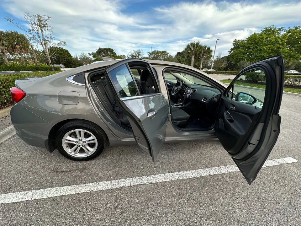 2018 Chevrolet Cruze - Image 19 of 21