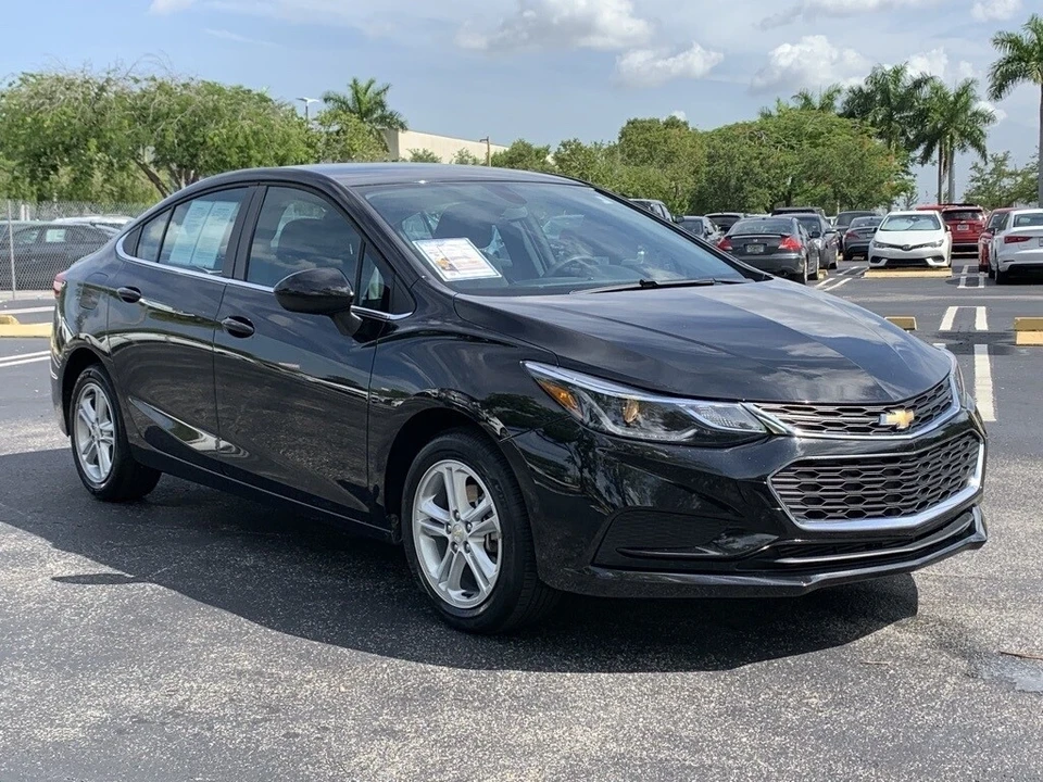 2018 Chevrolet Cruze - Image 2 of 12