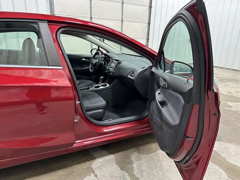 2018 Chevrolet Cruze - Image 19 of 21