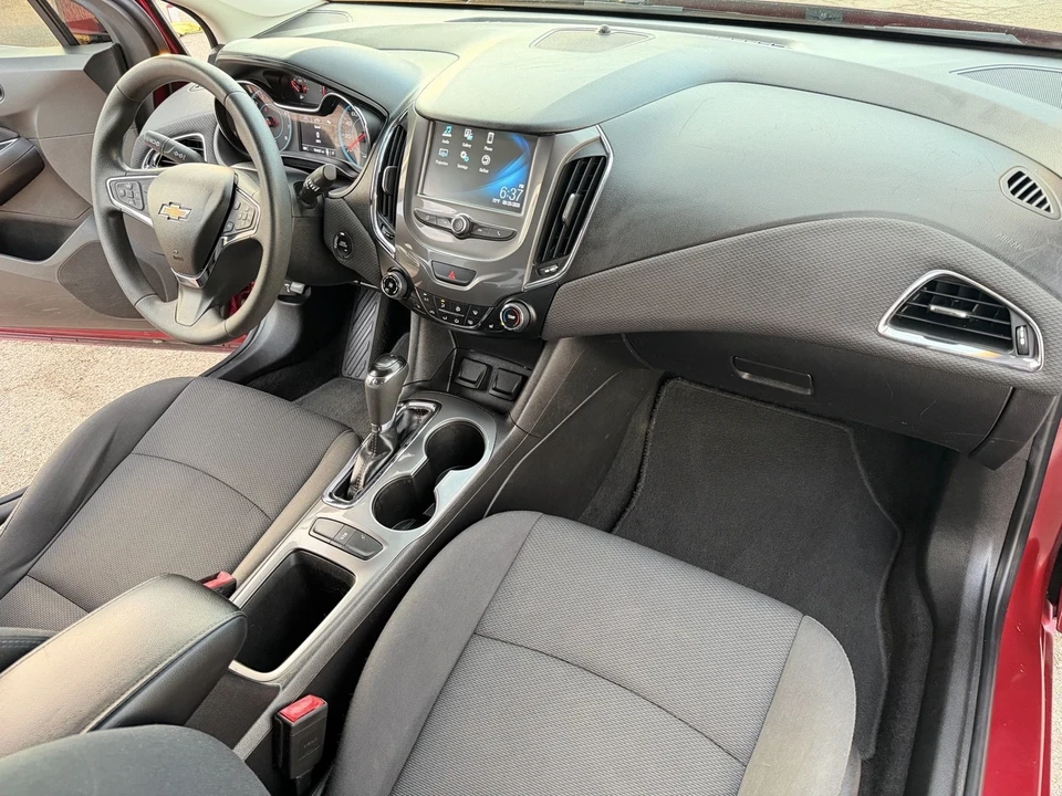 2018 Chevrolet Cruze - Image 17 of 20