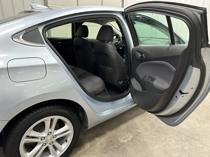 2018 Chevrolet Cruze - Image 16 of 21