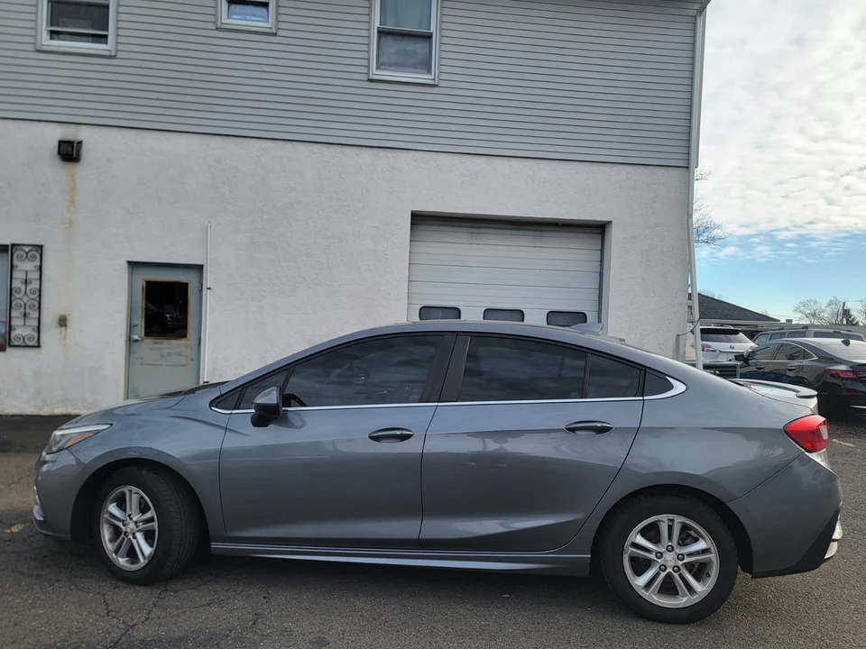2018 Chevrolet Cruze - Image 9 of 20