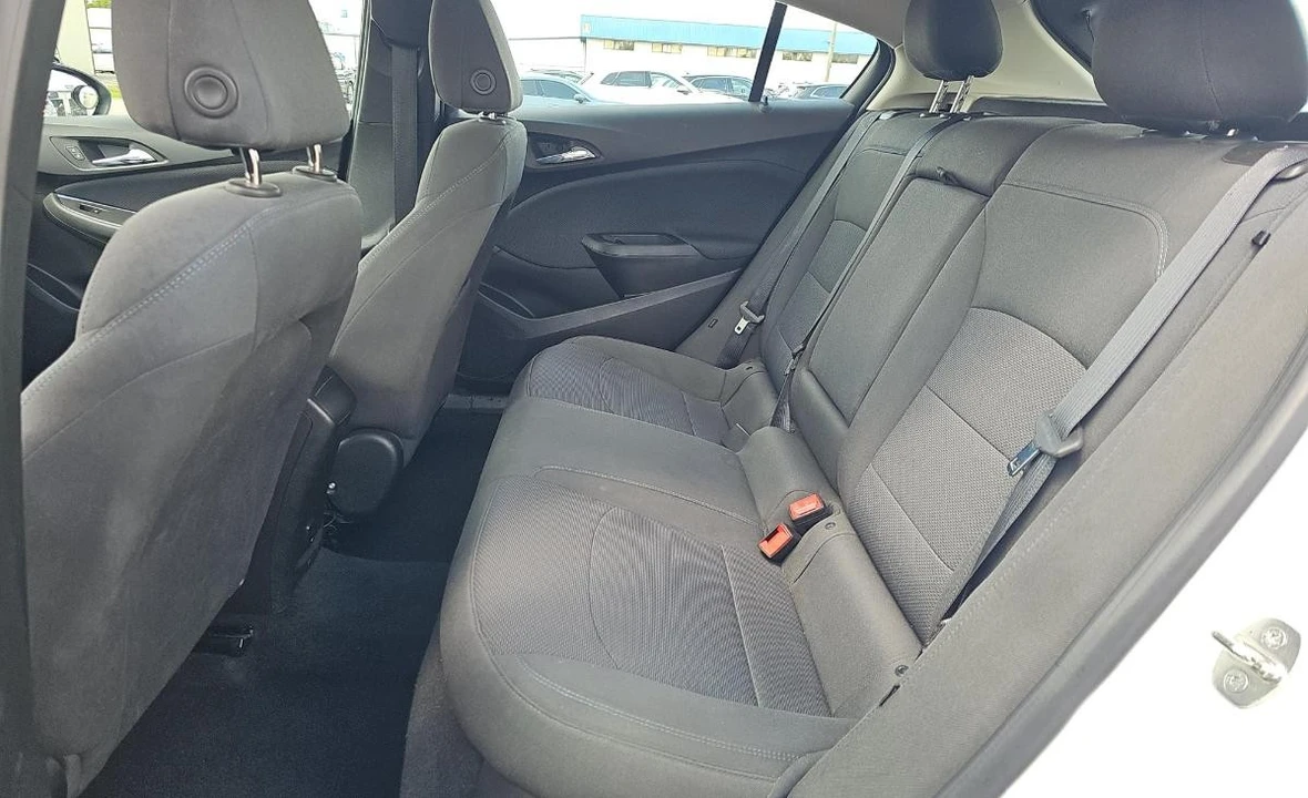 2018 Chevrolet Cruze - Image 11 of 13