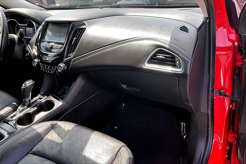 2018 Chevrolet Cruze - Image 15 of 20
