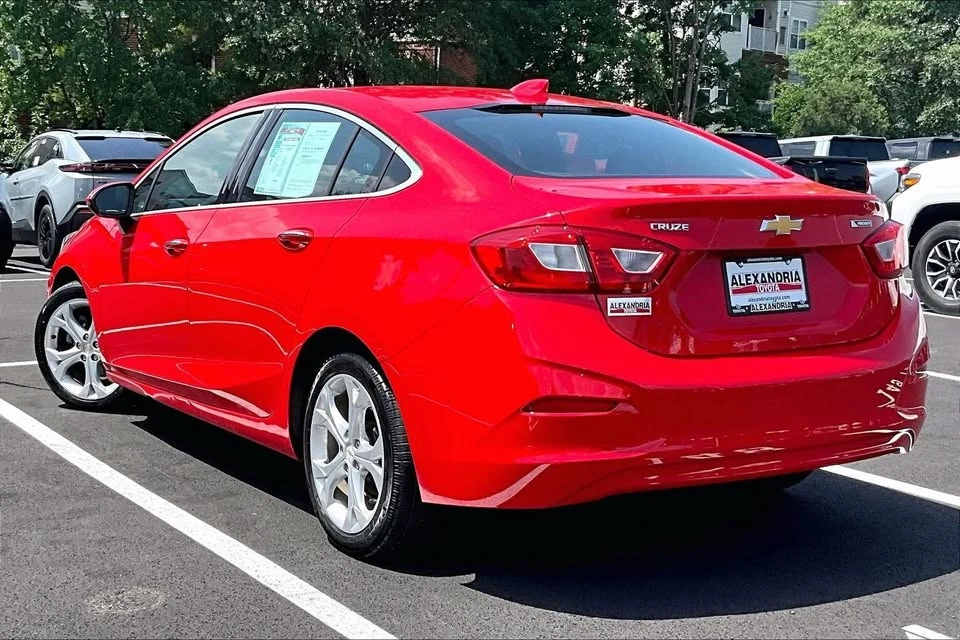 2018 Chevrolet Cruze - Image 11 of 20