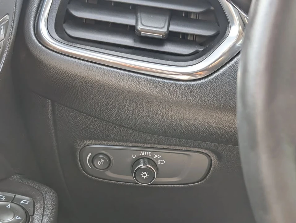 2018 Chevrolet Equinox - Image 12 of 20