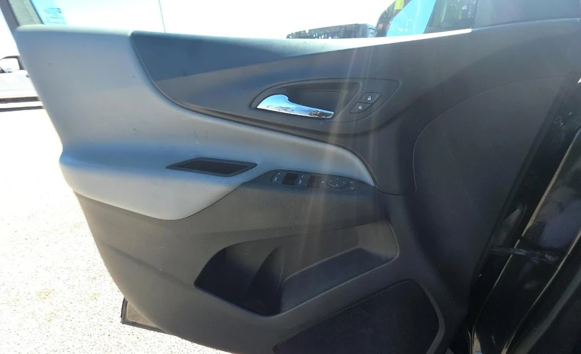 2018 Chevrolet Equinox - Image 9 of 13