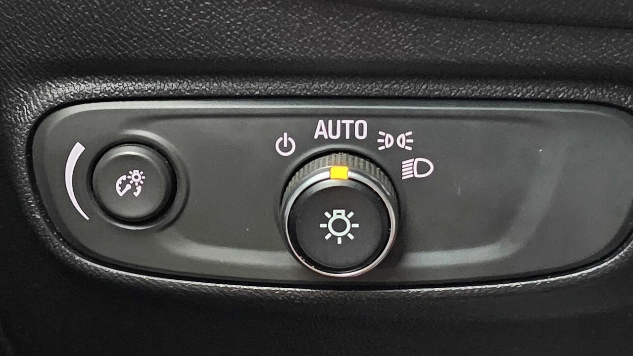 2018 Chevrolet Equinox - Image 17 of 21