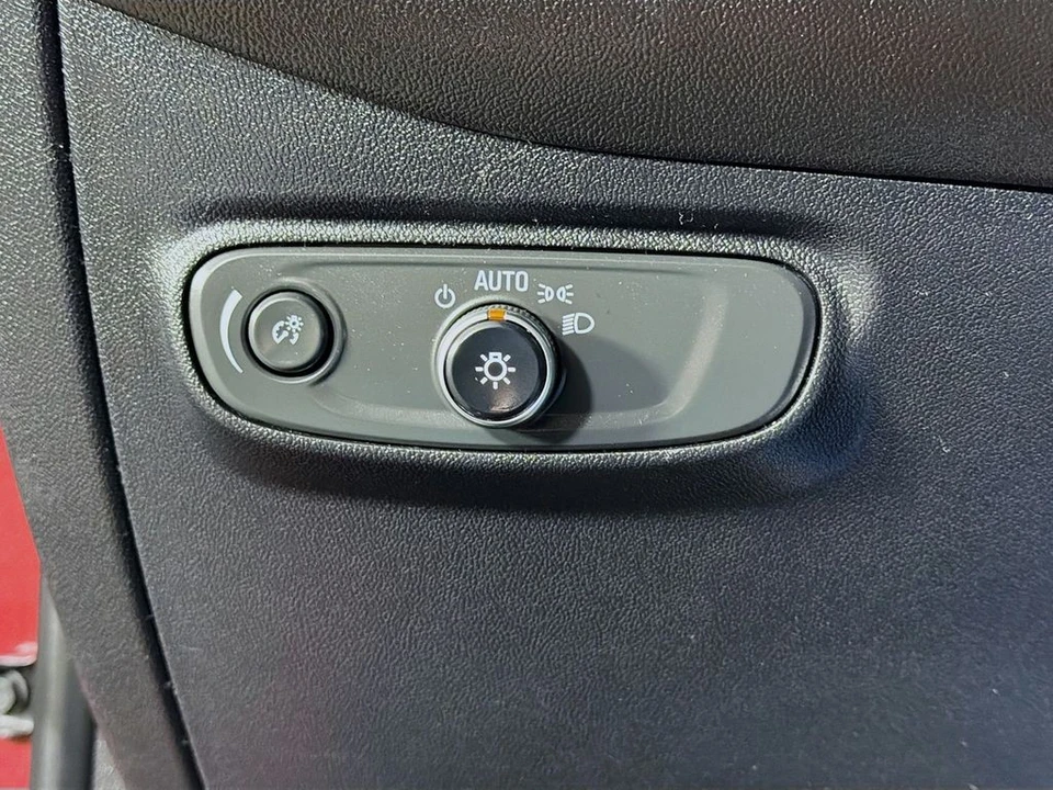 2018 Chevrolet Equinox - Image 11 of 21