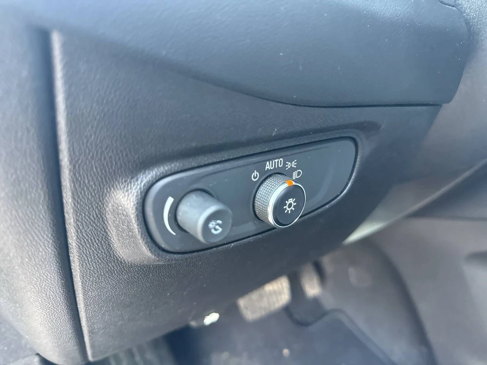2018 Chevrolet Equinox - Image 9 of 15