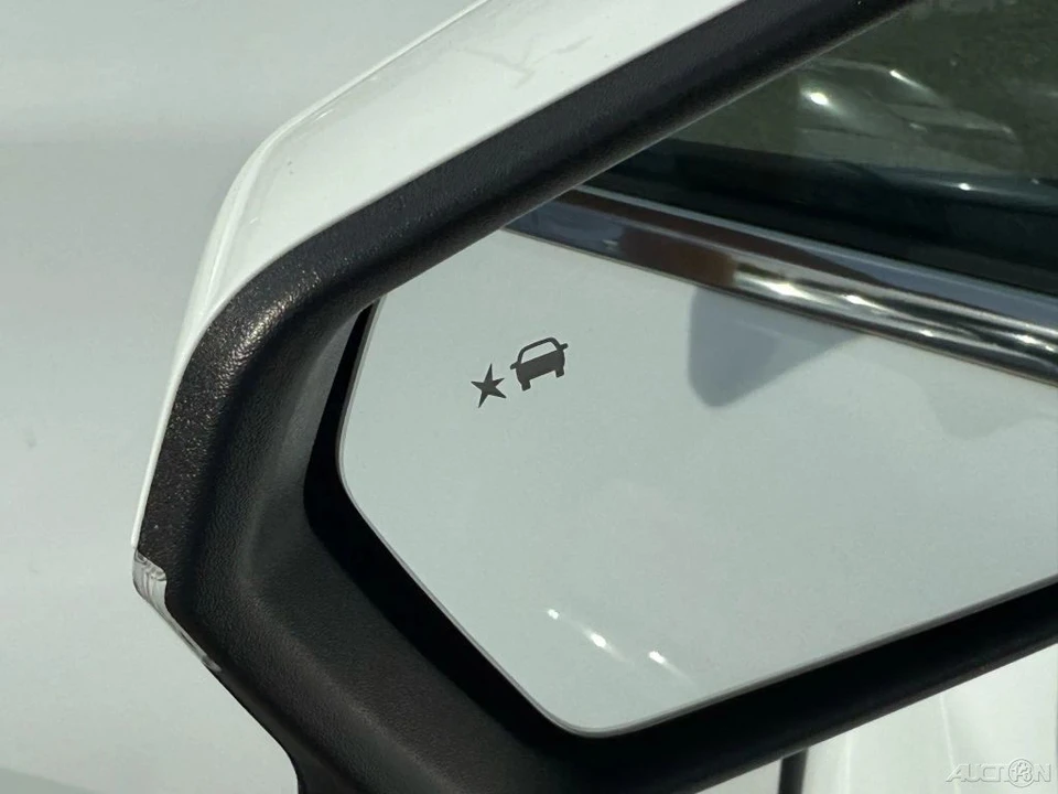 2018 Chevrolet Equinox - Image 14 of 21