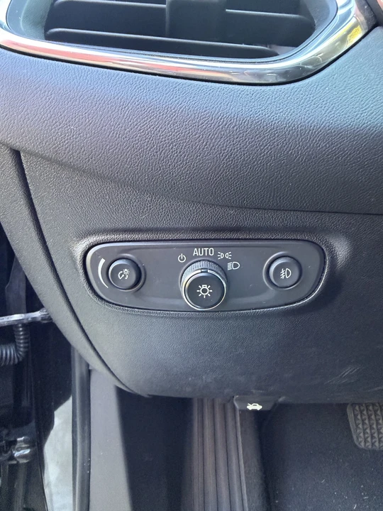 2018 Chevrolet Equinox - Image 14 of 21