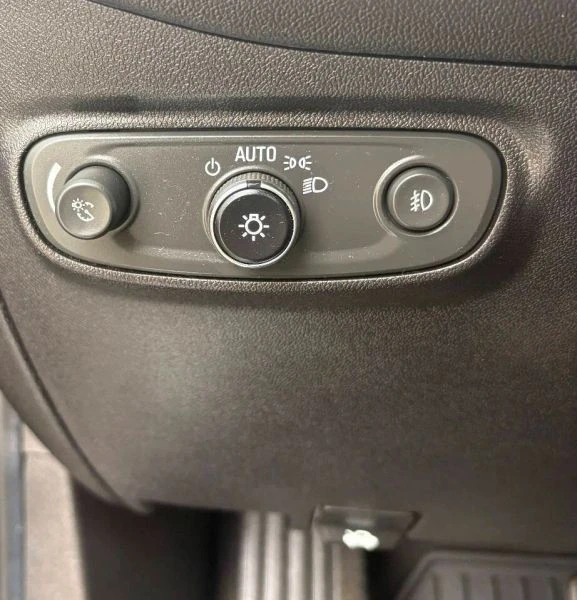 2018 Chevrolet Equinox - Image 10 of 12