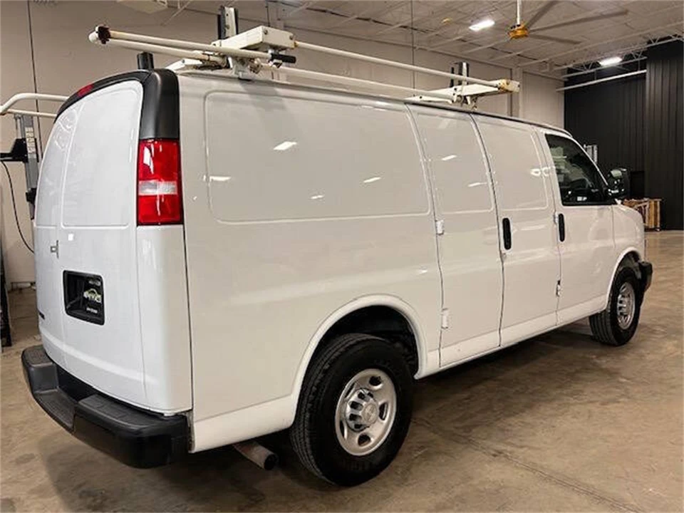 2018 Chevrolet Express - Image 4 of 18
