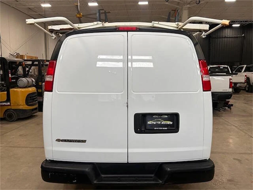 2018 Chevrolet Express - Image 8 of 18