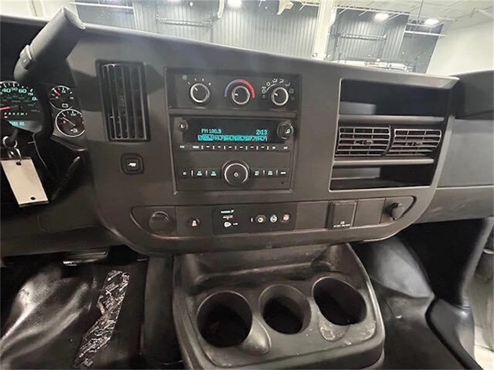2018 Chevrolet Express - Image 10 of 18