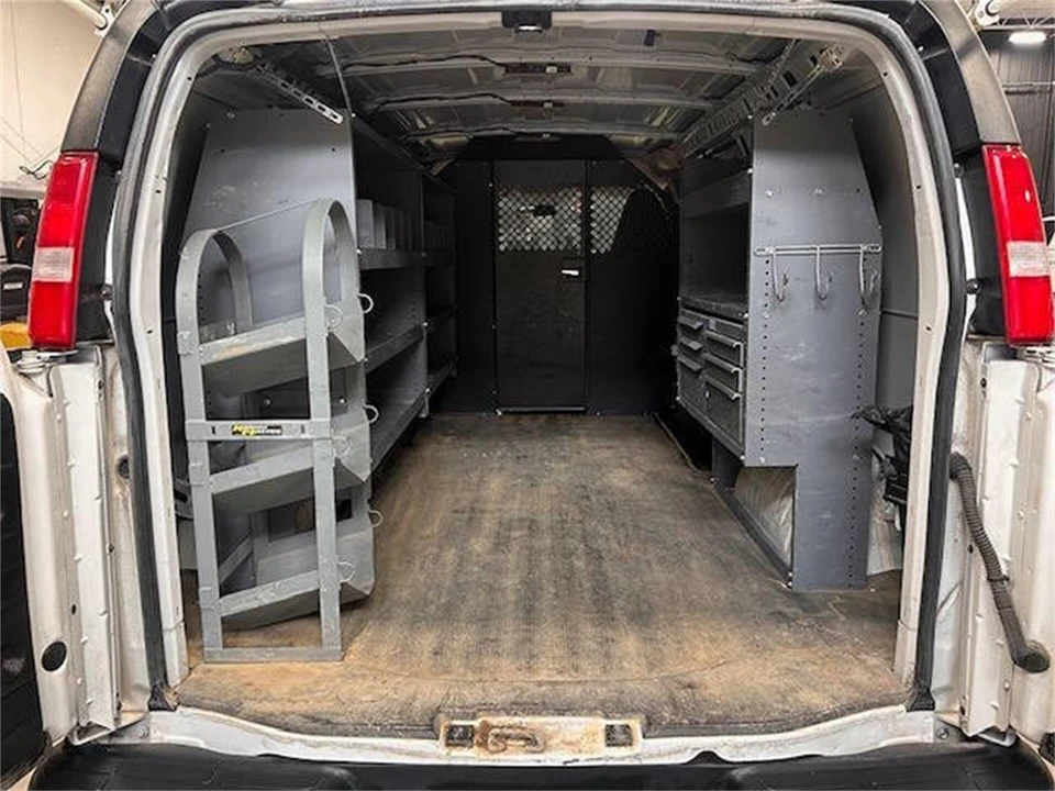 2018 Chevrolet Express - Image 14 of 18
