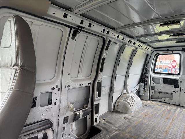 2018 Chevrolet Express - Image 17 of 20