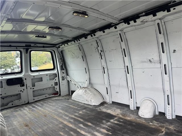 2018 Chevrolet Express - Image 10 of 20