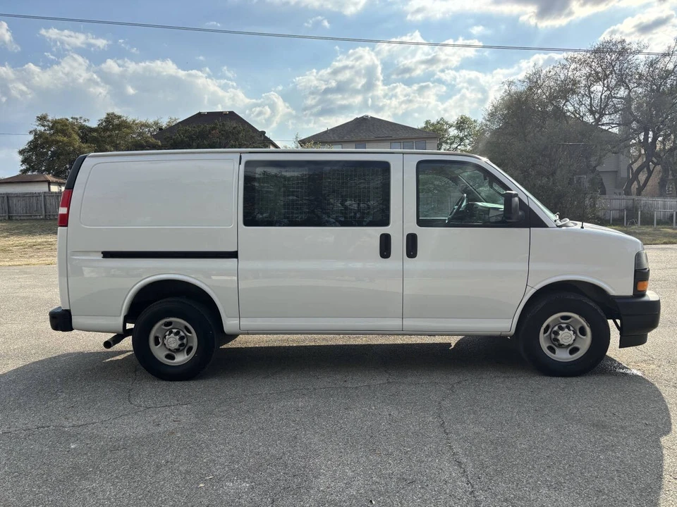 2018 Chevrolet Express - Image 5 of 21
