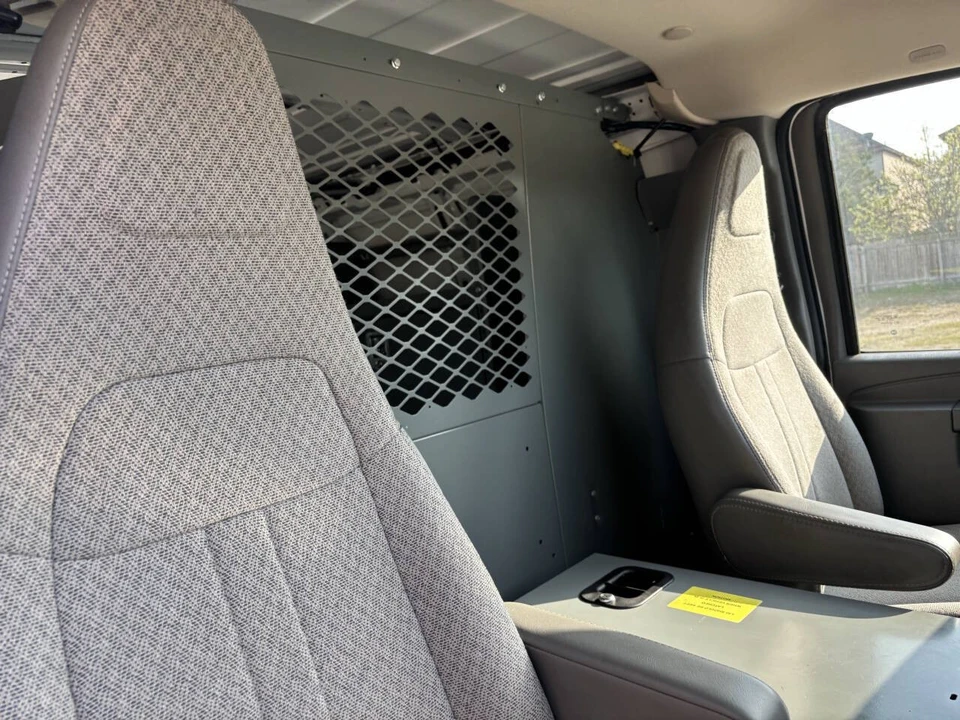 2018 Chevrolet Express - Image 17 of 21