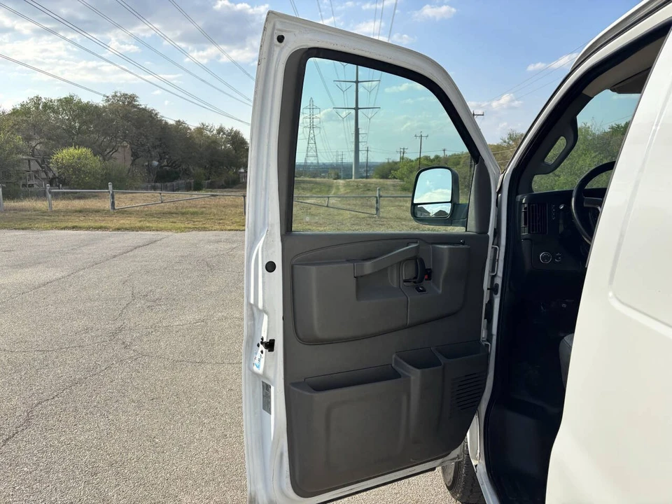 2018 Chevrolet Express - Image 10 of 21