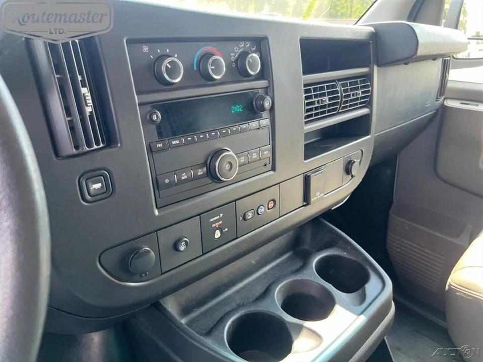 2018 Chevrolet Express - Image 10 of 12