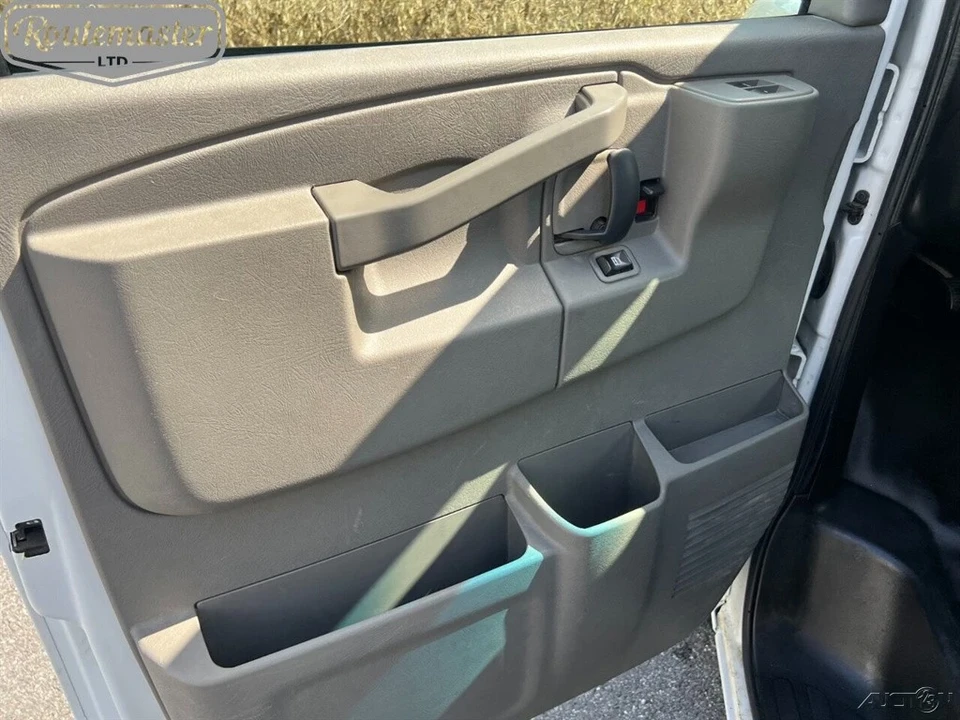 2018 Chevrolet Express - Image 6 of 12