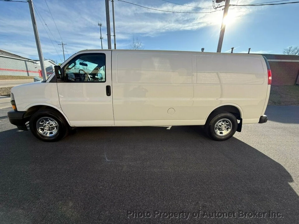2018 Chevrolet Express - Image 5 of 12
