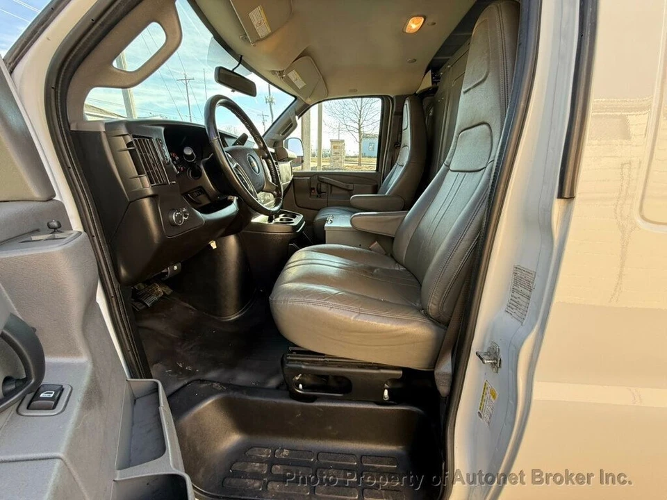 2018 Chevrolet Express - Image 11 of 12