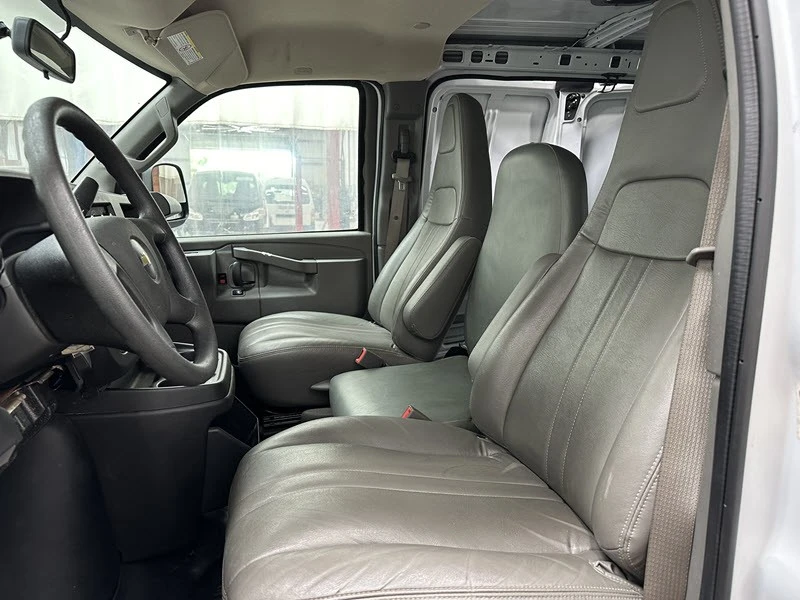 2018 Chevrolet Express - Image 10 of 20