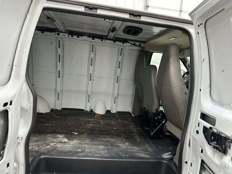2018 Chevrolet Express - Image 15 of 20