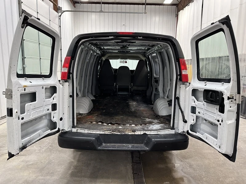 2018 Chevrolet Express - Image 13 of 20