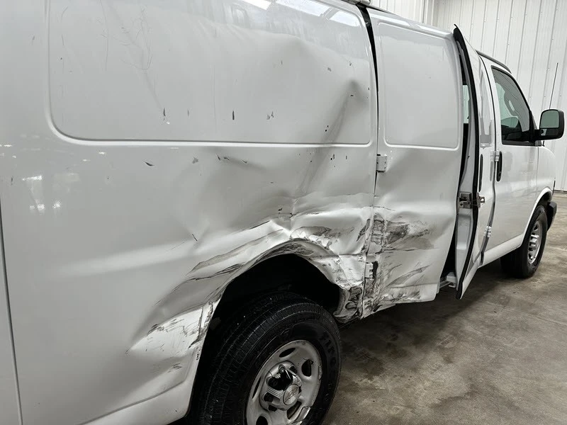 2018 Chevrolet Express - Image 14 of 20