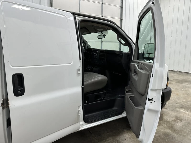 2018 Chevrolet Express - Image 18 of 20