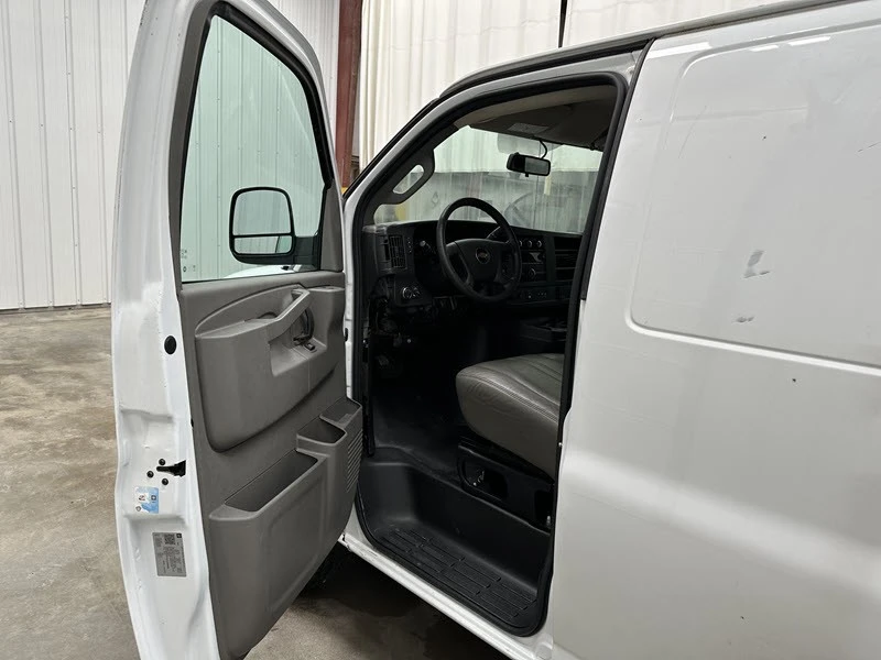 2018 Chevrolet Express - Image 7 of 20