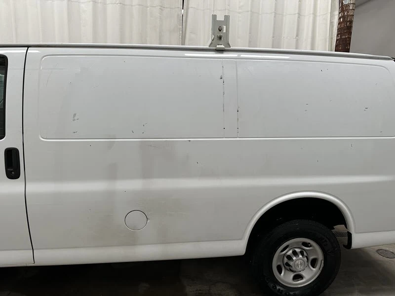 2018 Chevrolet Express - Image 11 of 20