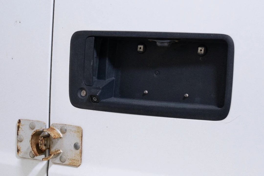 2018 Chevrolet Express - Image 19 of 21