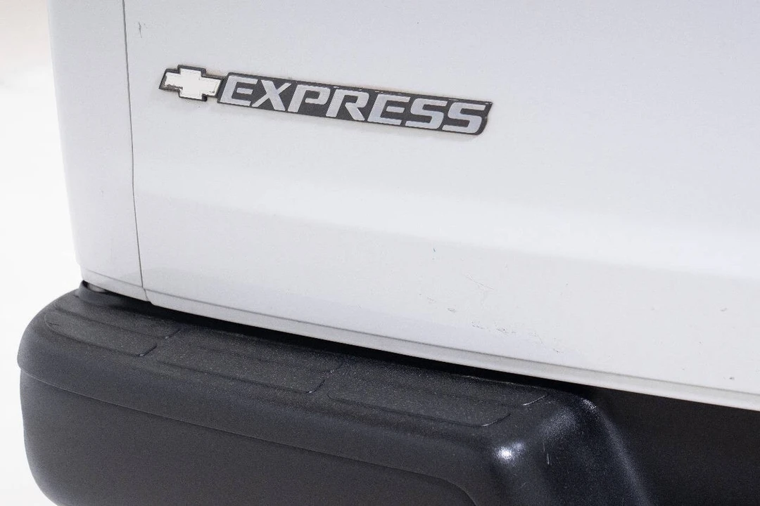 2018 Chevrolet Express - Image 20 of 21