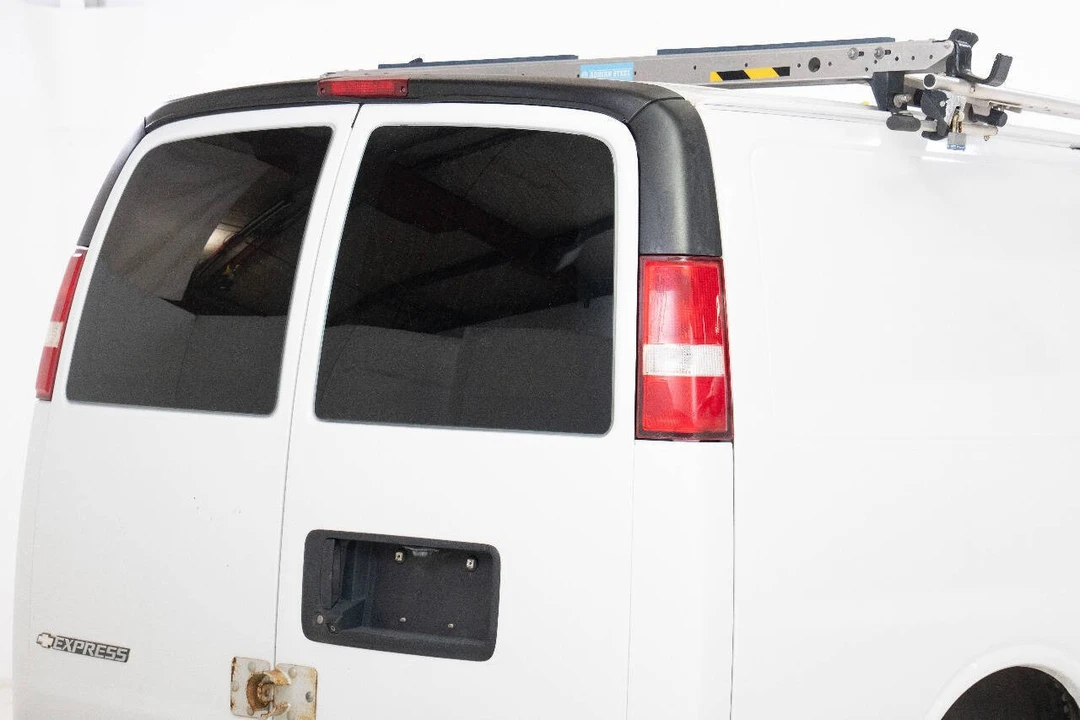 2018 Chevrolet Express - Image 18 of 21