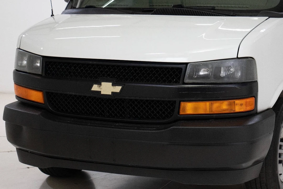 2018 Chevrolet Express - Image 9 of 12