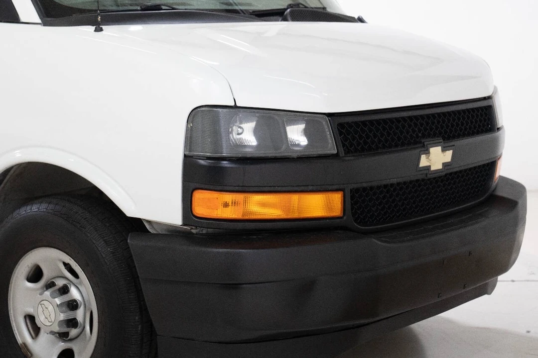 2018 Chevrolet Express - Image 10 of 12