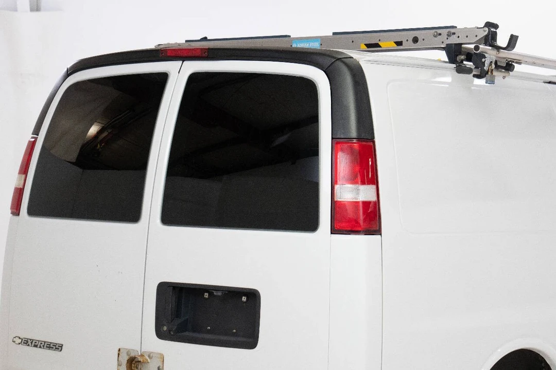 2018 Chevrolet Express - Image 17 of 21